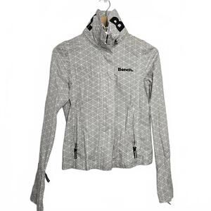 New Bench Jacket Women's Small BBQ Softshell Hooded White Black Geometric Short